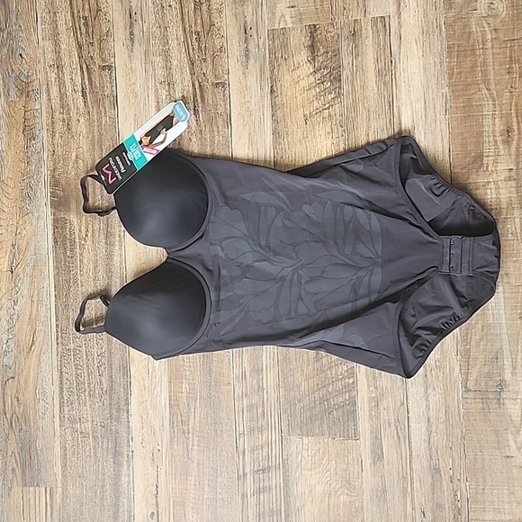 NWT Maidenform Flexees Shapewear Sz Medium 8/10 - Picture 1 of 6